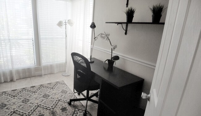 Building Photo - Beautiful  Furnished 1/1 condo x Rent  in Winter Park Next to Full Sail University !