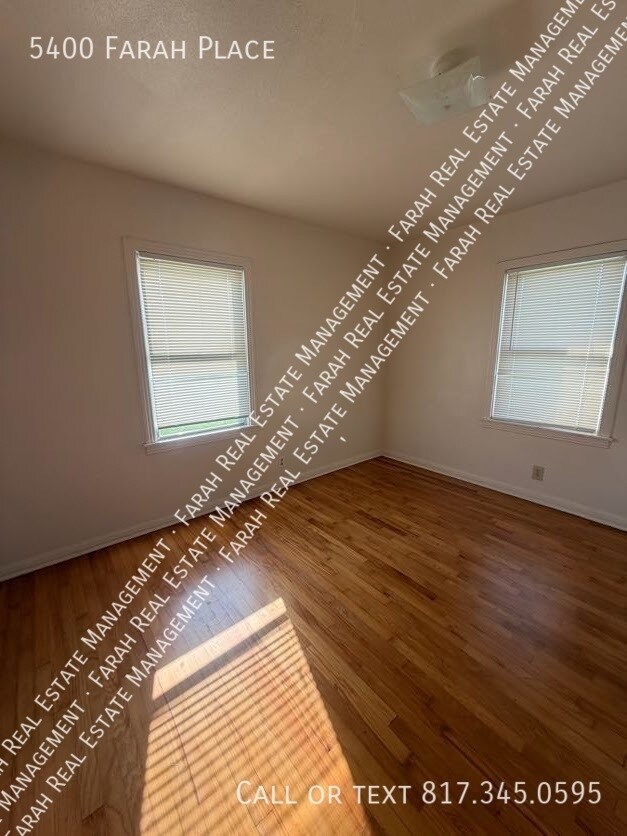 Building Photo - 5400 Farah Pl