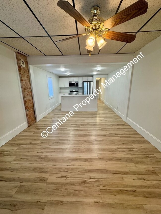 Building Photo - 722 S Montana St