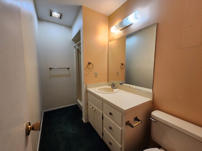 Building Photo - 707 W Ave J