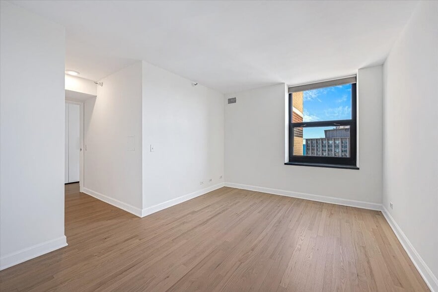 Building Photo - 3660 N Lake Shore Dr