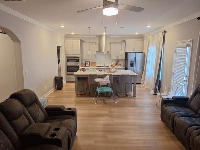 Building Photo - Beautiful Five Bedroom Home Located in Northeast Columbia!