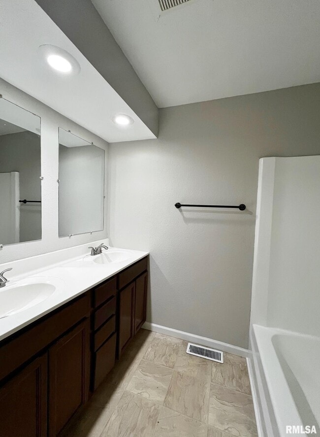 Building Photo - 2109 N Windermere Ave