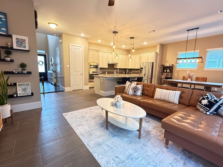 Building Photo - 8809 Ashbloom Ln