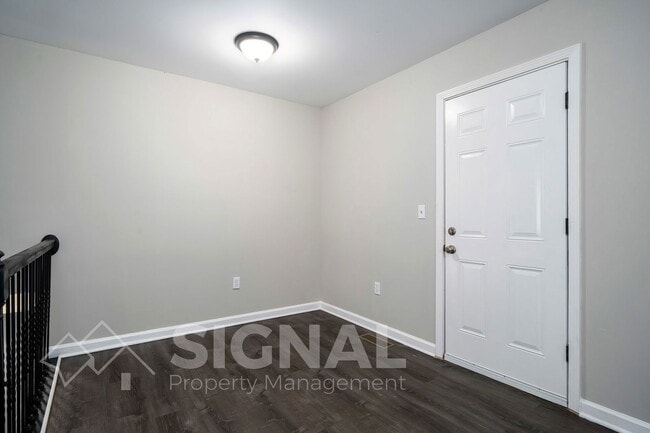 Building Photo - 2827 Arrowhead Cir NE
