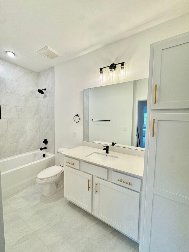 Building Photo - Beautiful NEW 2-Bed, 2- Bath Apartment in Rock Hill!