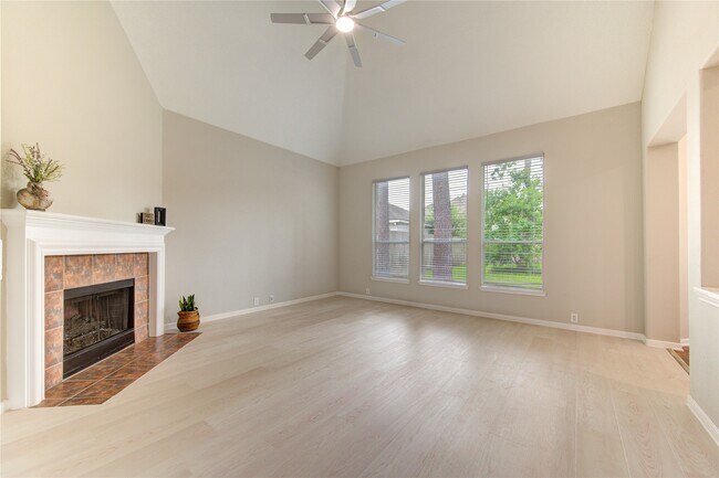 Building Photo - 11706 Canyon Breeze Dr