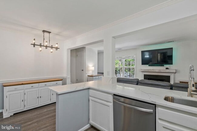 Building Photo - 6064 Old Landing Way
