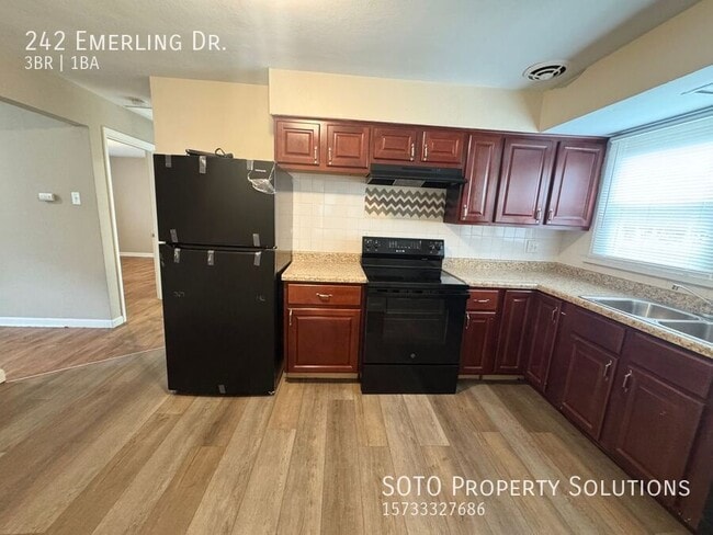 Building Photo - 242 Emerling Dr