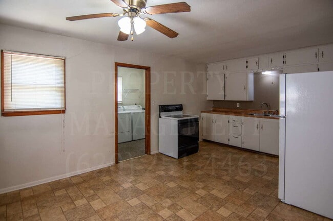 Building Photo - Cozy Living 2-Bedroom Home