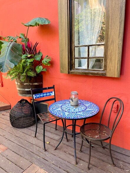 Shared courtyard with four other bungalows - 2918 Pacific Ave