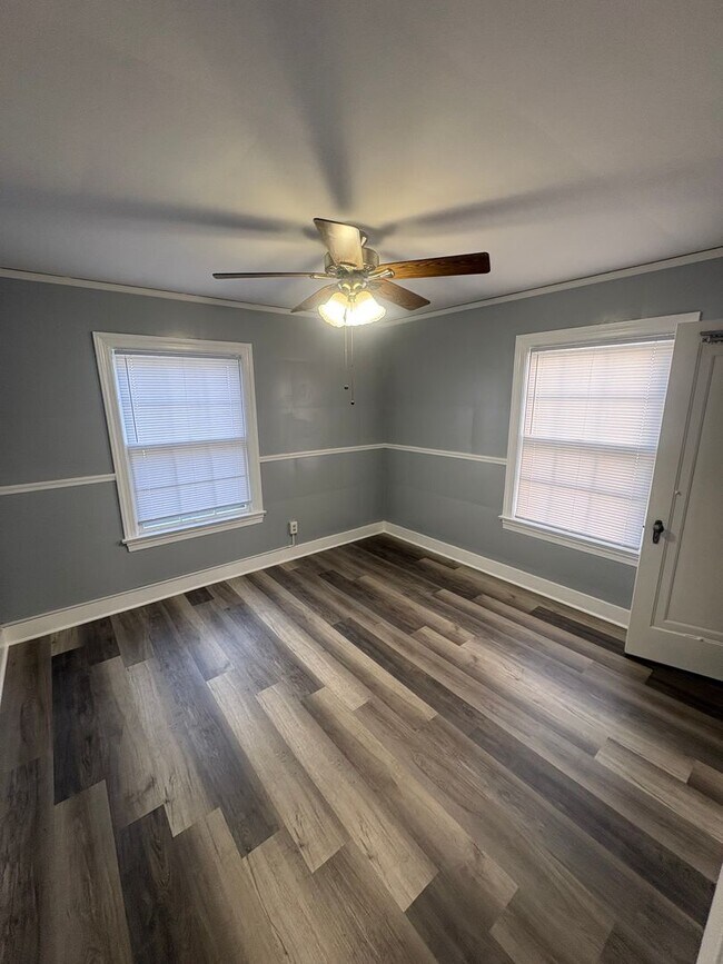 Building Photo - 2 Bedroom / 1 Bathroom Single family home in West Peoria