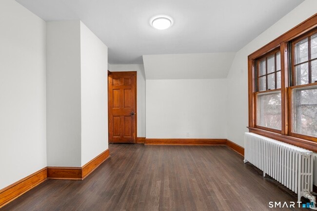 Building Photo - 37 Byrneside Ave
