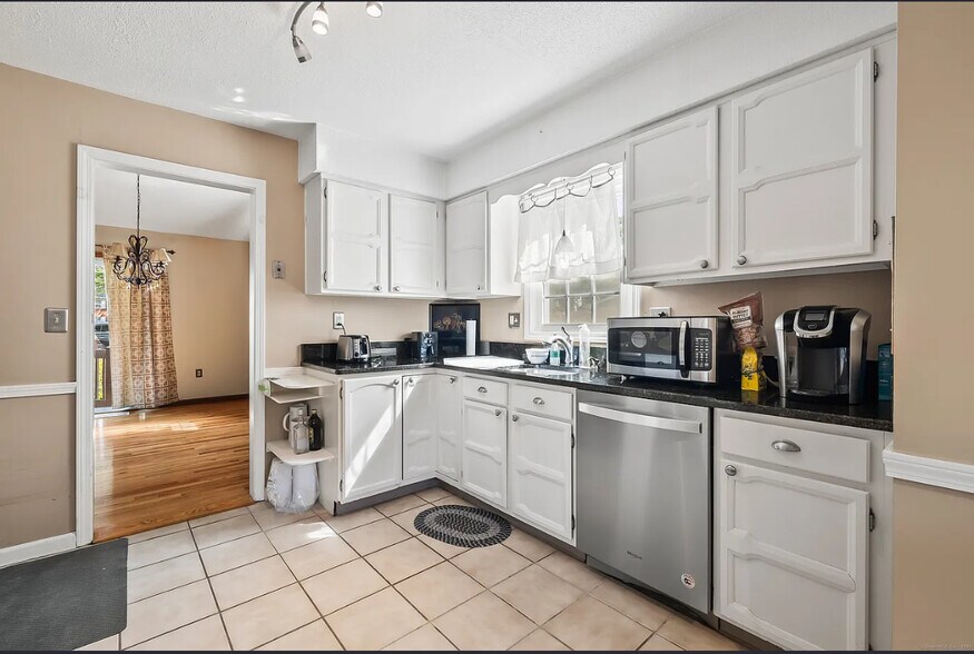 Building Photo - 1293 New Britain Ave