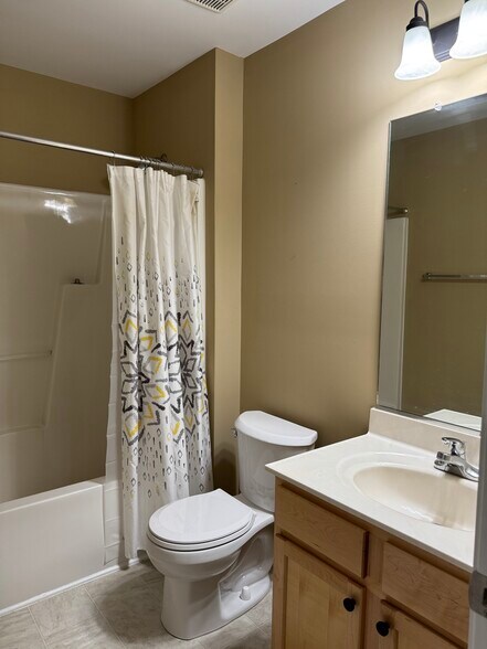 Building Photo - 2620 Hartfield Commons Ln