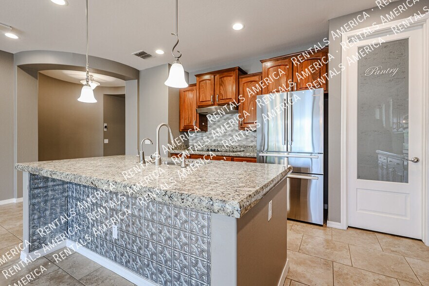 Building Photo - 20658 E Raven Dr