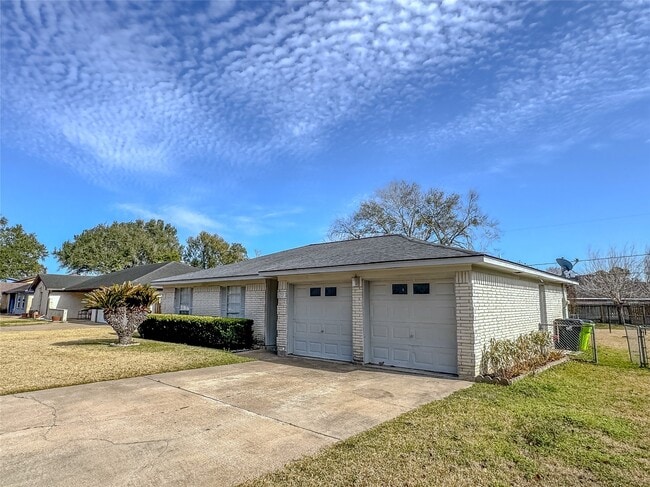 Building Photo - 1727 Junker St