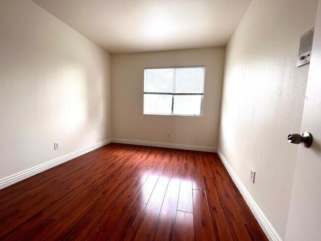 Building Photo - 4548 Aviation St