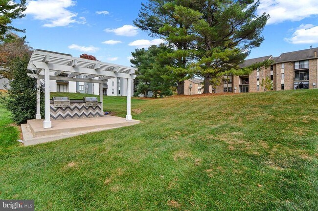 Building Photo - 5482 Cedar Ln