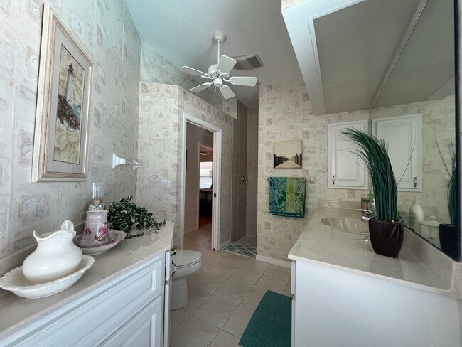 Building Photo - FURNISHED SHORT TERM RENTAL - 3 Bed / 2 Ba...