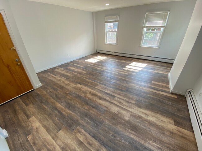 Primary Photo - 33 Clarendon St