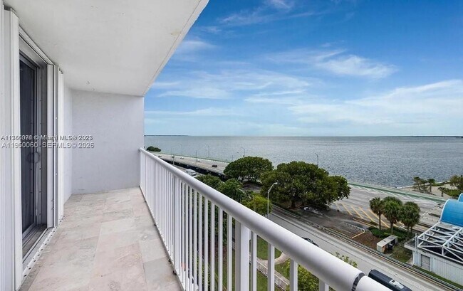 Building Photo - 150 SE 25th Rd