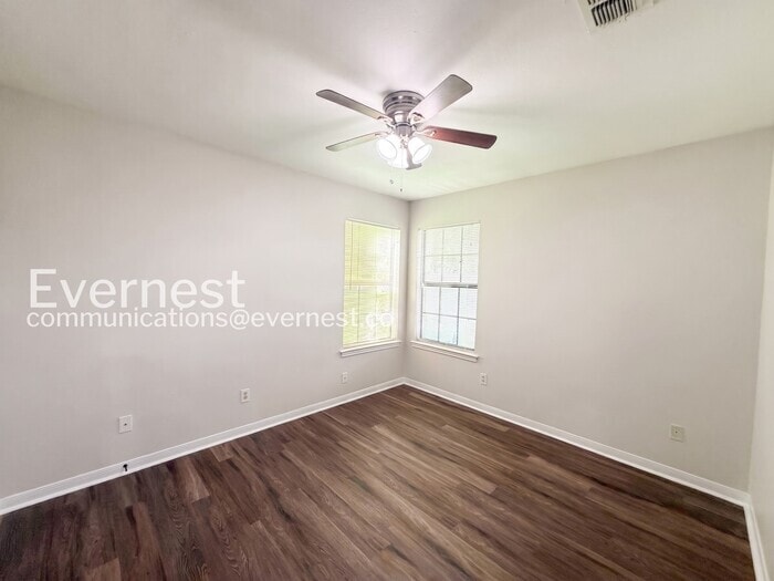 Building Photo - 2014 Cedarview Dr