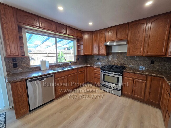 Building Photo - Charming updated 3-Bedroom, 2 bathroom Home with Expansive Outdoor Living in Rohnert Park
