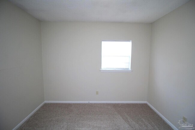 Building Photo - 3219 Fresno Ave