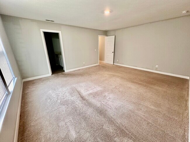 Building Photo - 1287 Bristol Pl