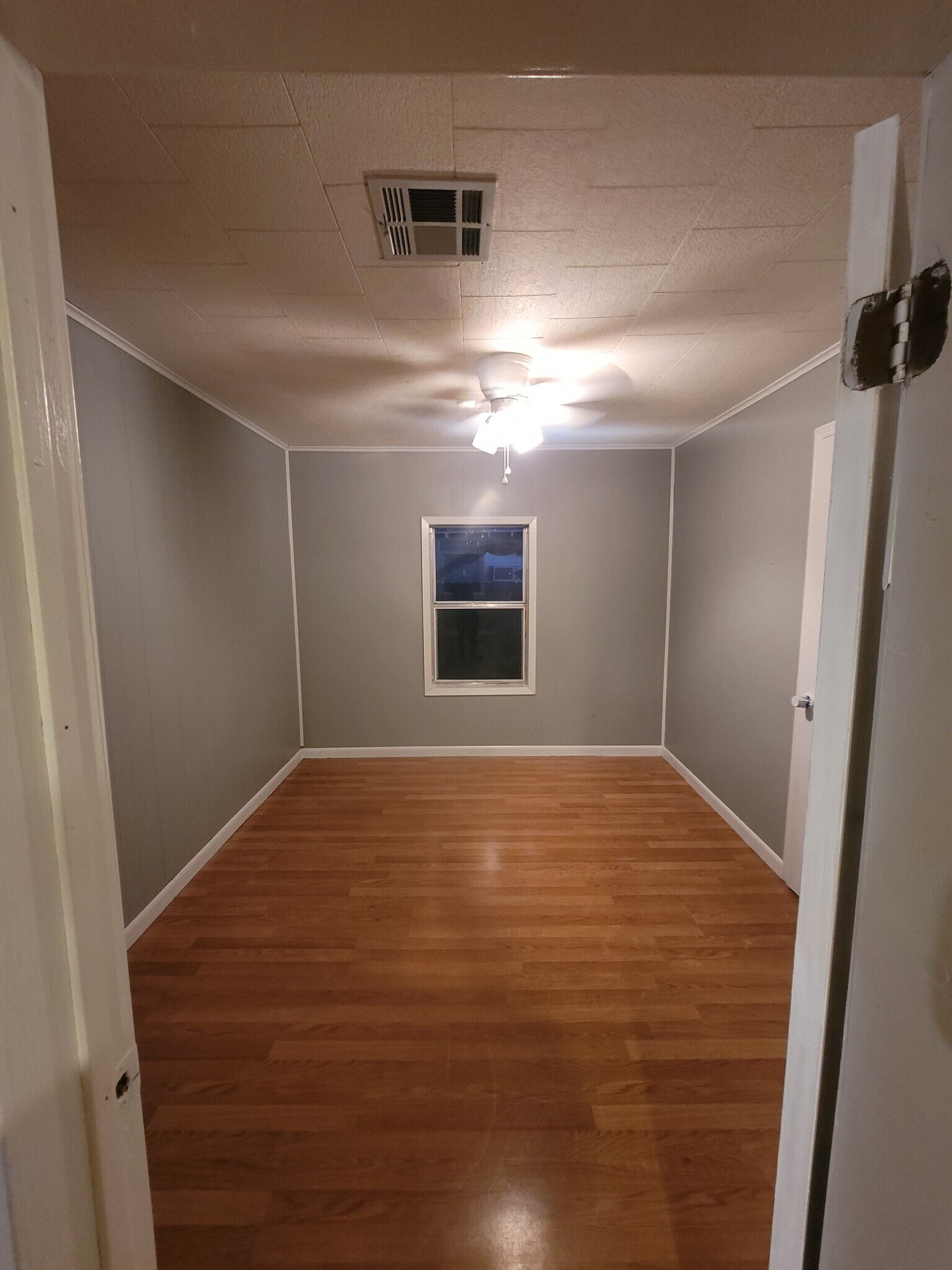 Bed2 - 1108 S Crocker St