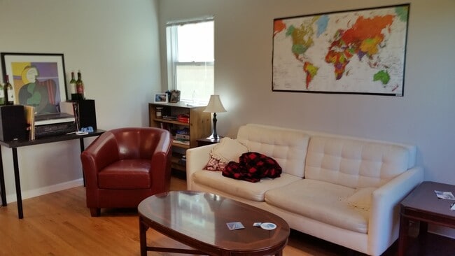 Building Photo - 1720 Cedar St