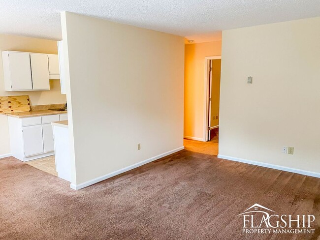 Building Photo - One Bedroom Cadwell Ct Unit