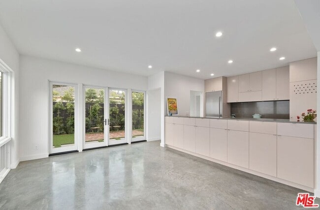 Building Photo - 15322 De Pauw St