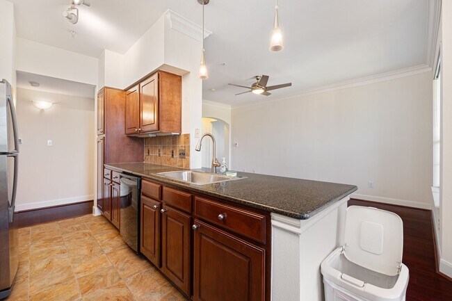 Building Photo - Modern Condo Living Near Downtown Austin & Movie House Theater