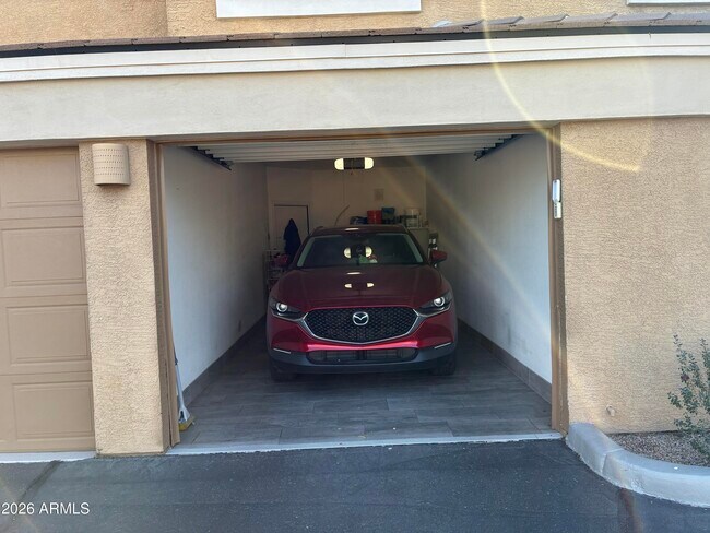 Building Photo - 1411 E Orangewood Ave