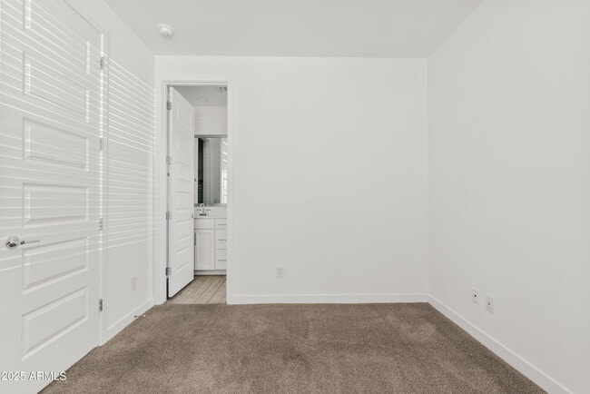 Building Photo - 4658 S Vapor