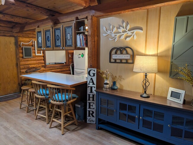 Building Photo - 7312 E Evans Creek Rd