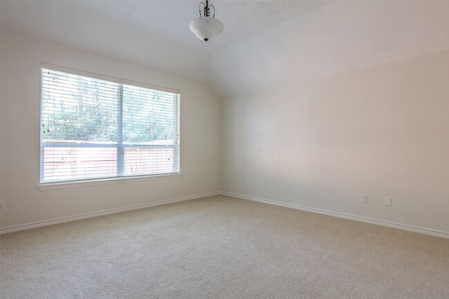 Building Photo - 131 Avonlea Dr