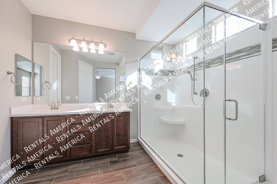 Building Photo - 3725 E Turley St