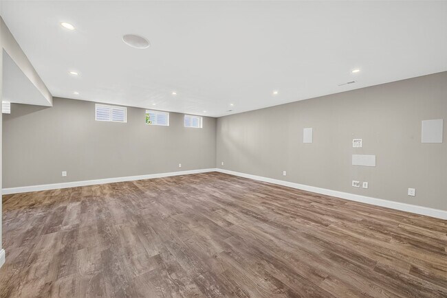 Building Photo - 15 Country Trail Ct
