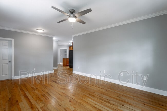 Building Photo - 513 Lytle St