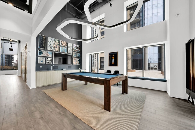 Building Photo - 450 E Waterside Dr