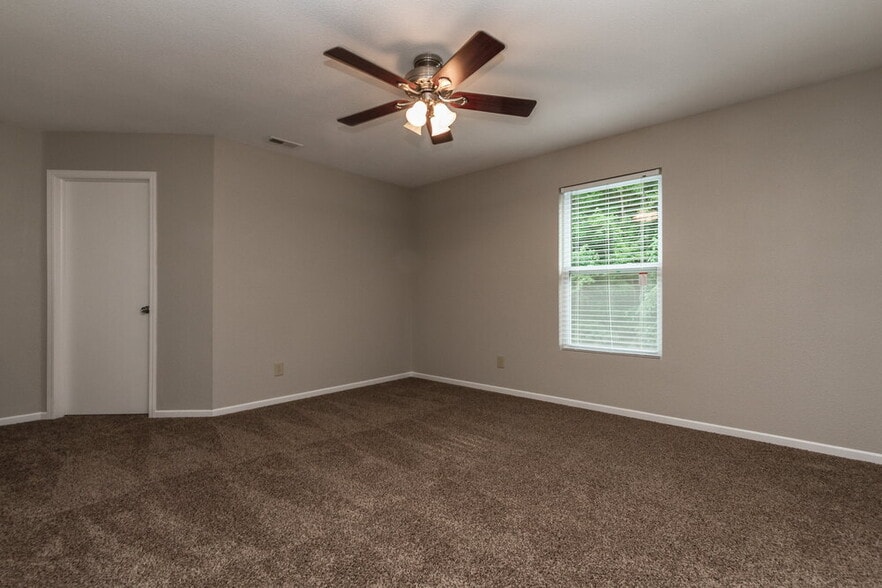 Building Photo - 8038 Retreat Ln