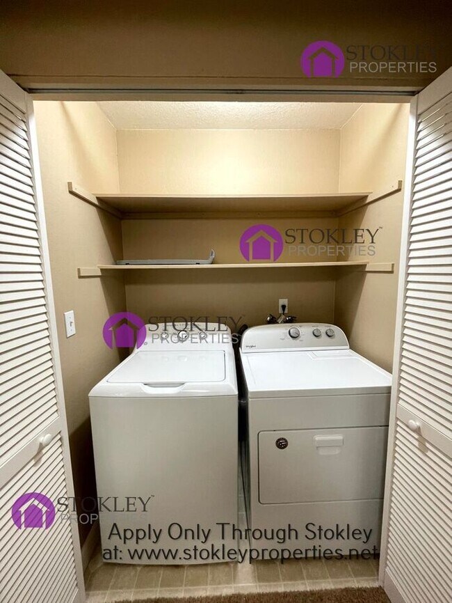 Building Photo - 1542 Ashwood Dr