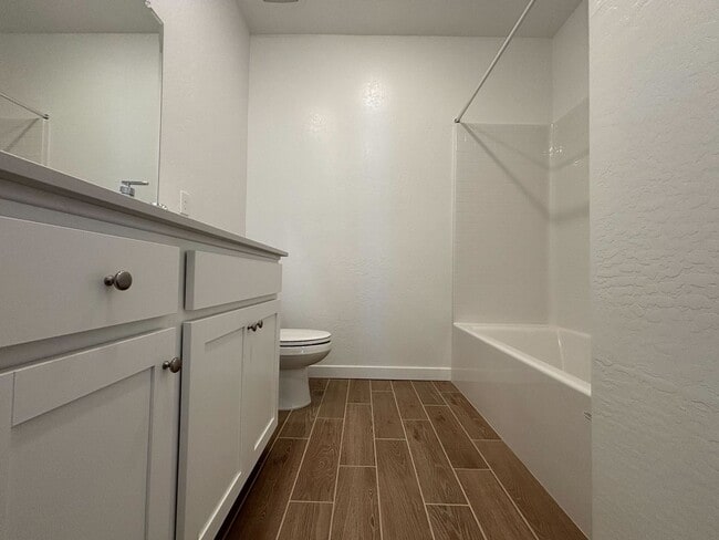 Building Photo - Move-In Special! 1 Week Free Rent – Spacio...
