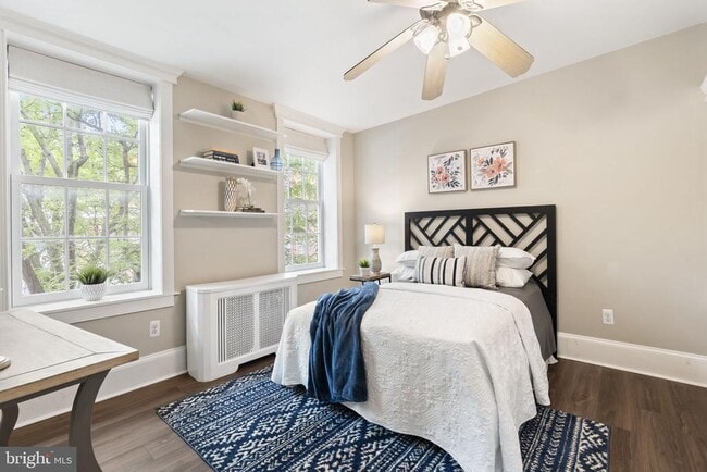 Building Photo - 858 S Front St