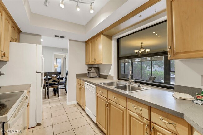 Building Photo - 4800 SW 12th Pl