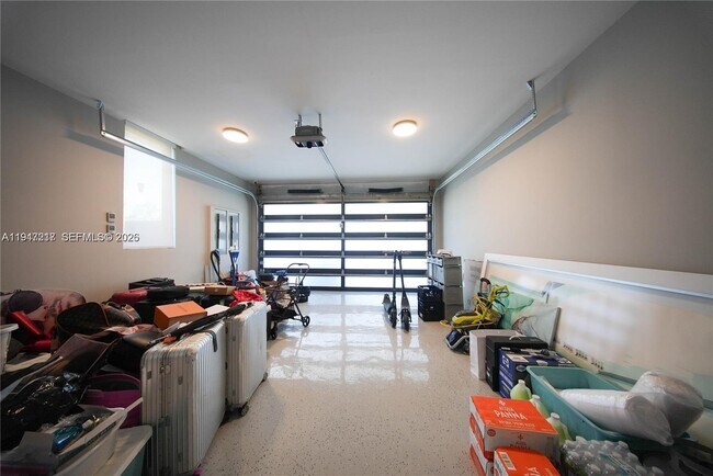 Building Photo - 7520 W Treasure Dr