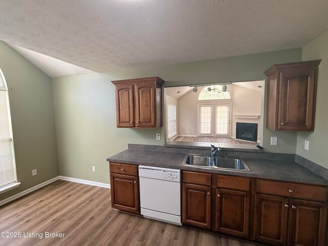 Building Photo - 405 Fledge Dr